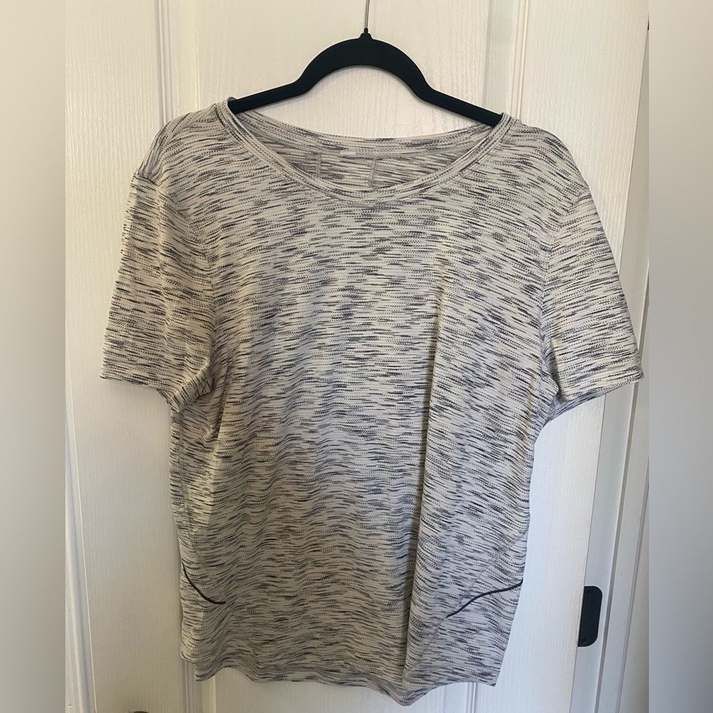 Lululemon tshirt